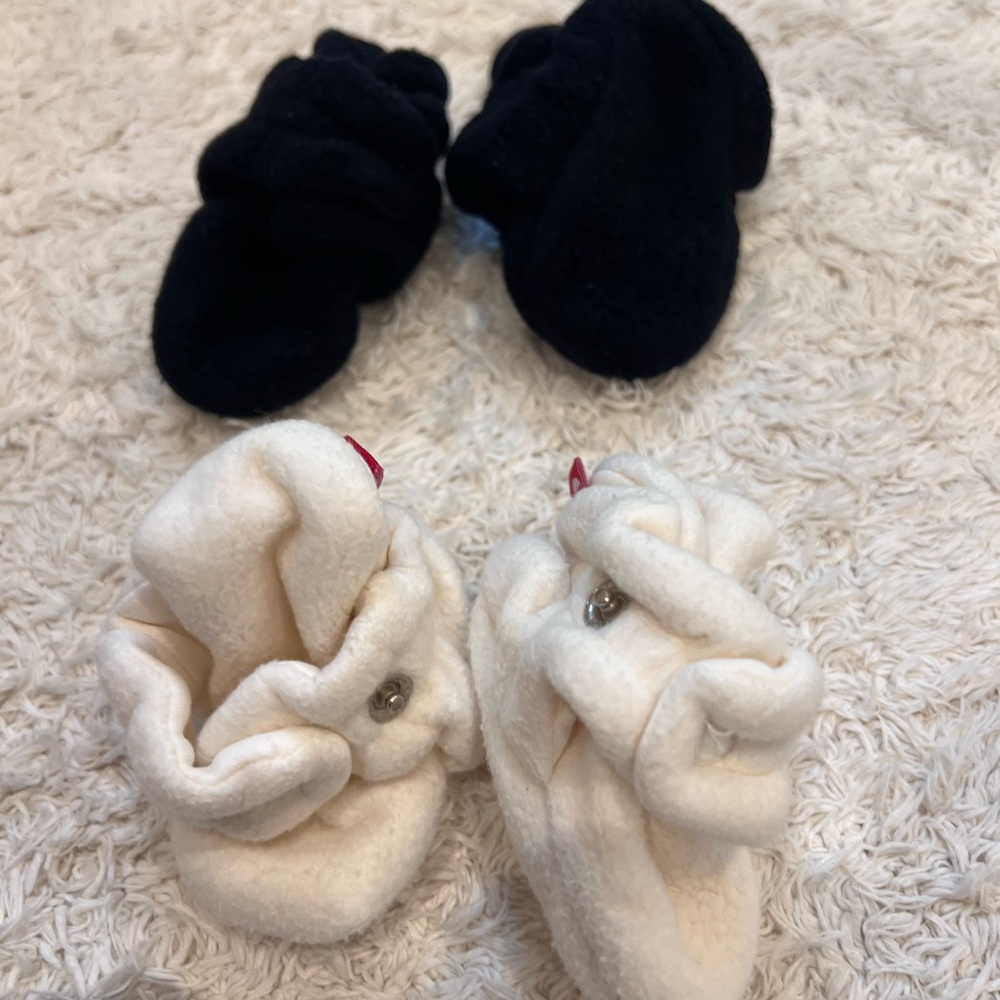 Zutano fleece baby booties 0-3m black and cream like new